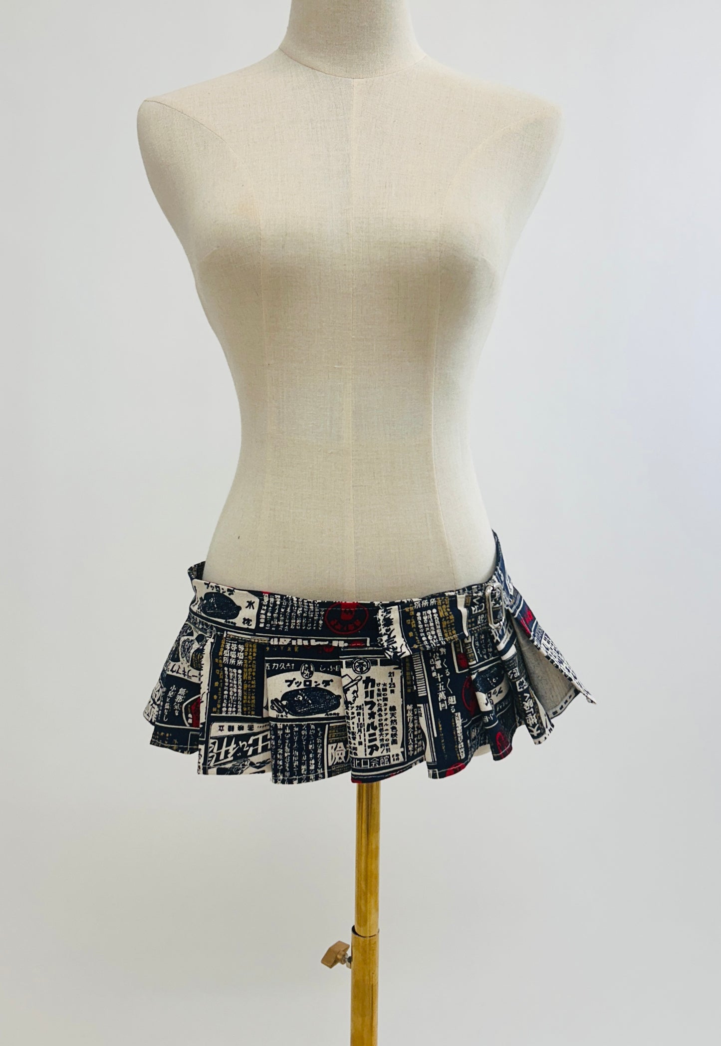 belt micro pleated skirt