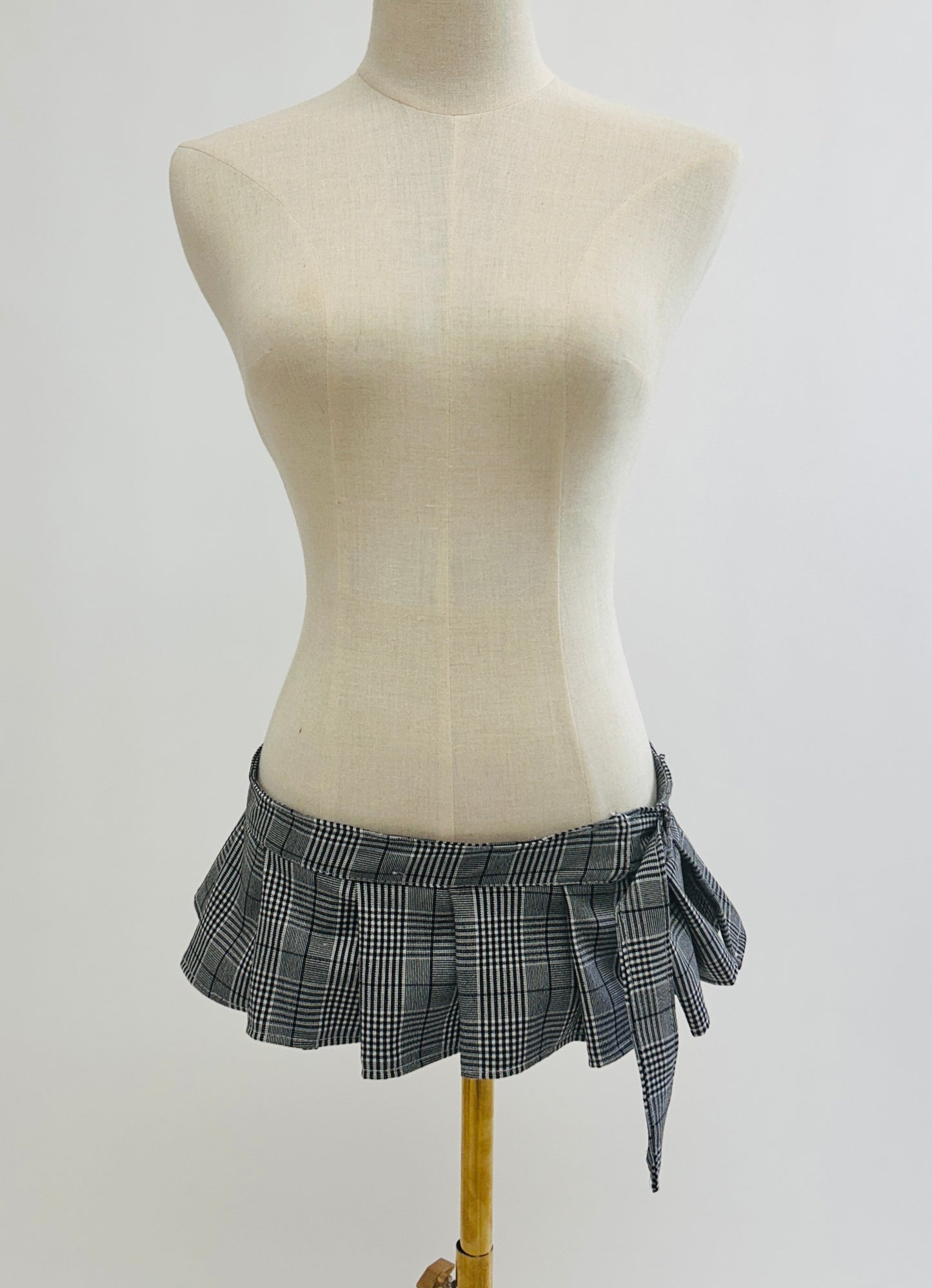 belt micro pleated skirt