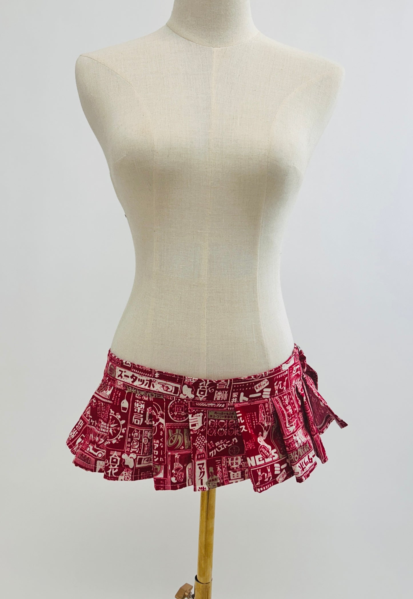 belt micro pleated skirt